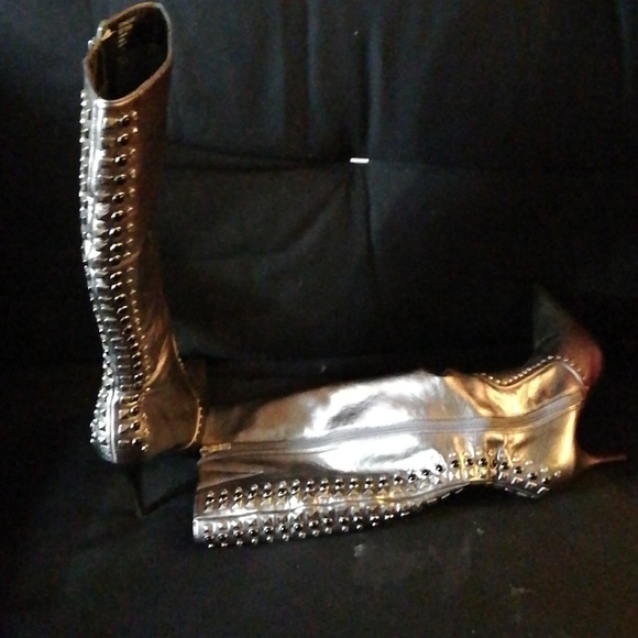 Boots - Picture 2 of 3